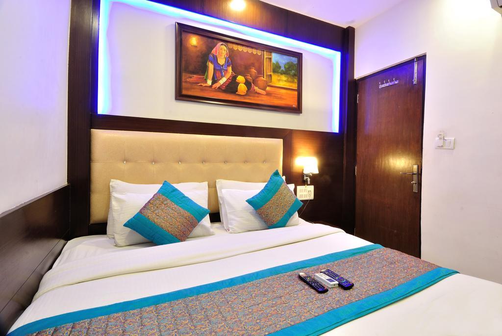 Hotel Nirmal Mahal - Paharganj - New Delhi